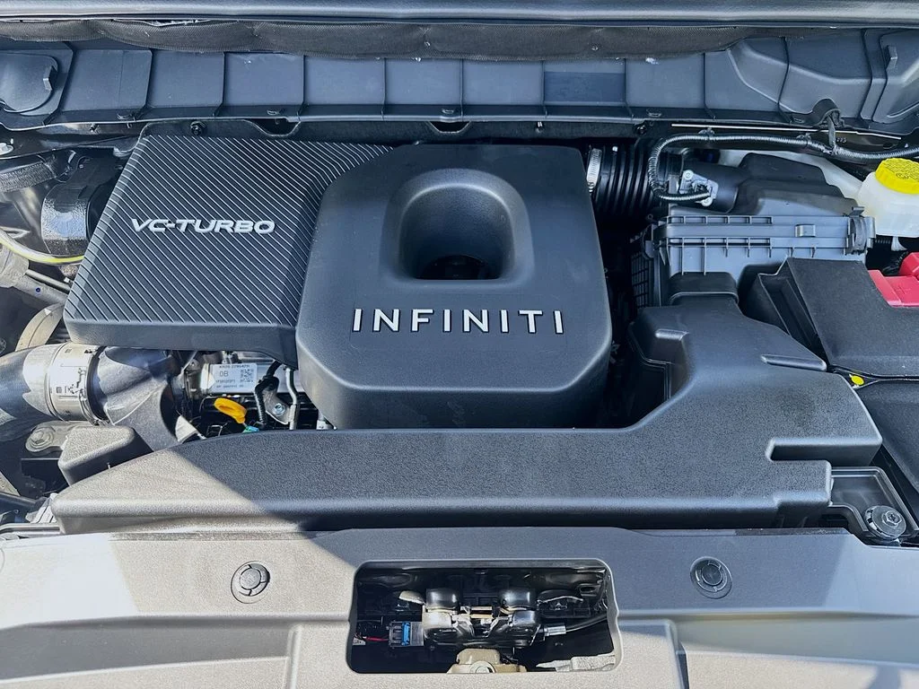 Used 2027 Black INFINITI LUXE image 34