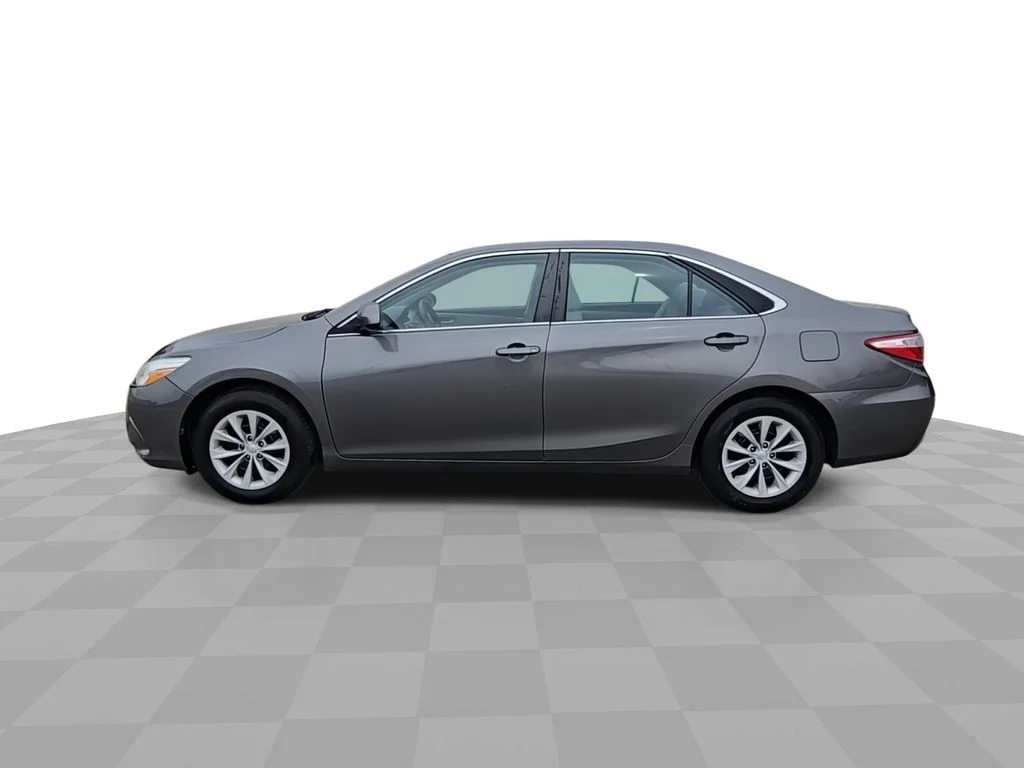 Used 2015 Gray Toyota LE image 5