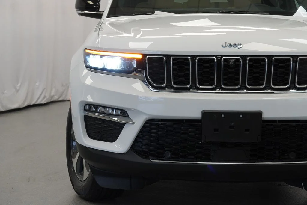 Used 2022 White Jeep 4xe image 6