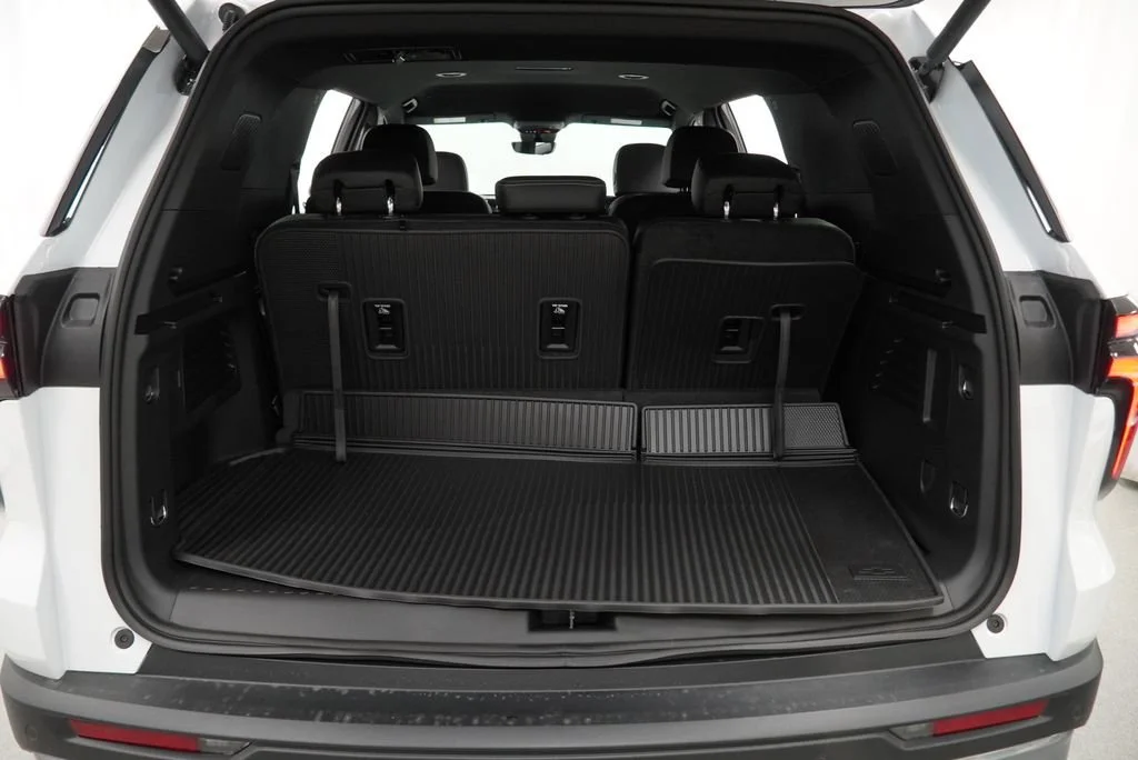 New 2027 Summit White Chevrolet LT image 24