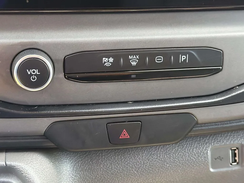 Used 2022 Oxford White Ford XLT image 18
