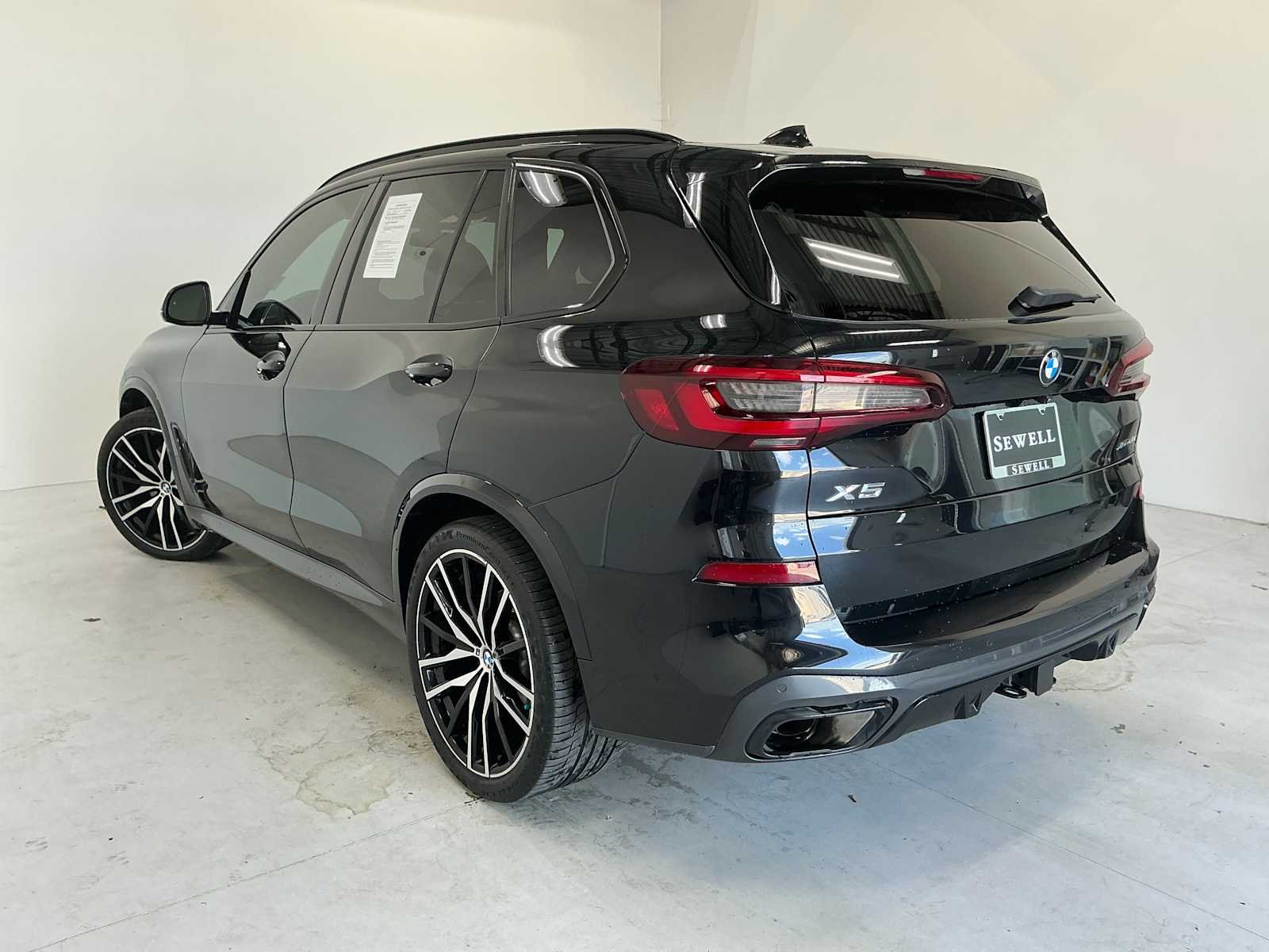 Used 2023 Black Sapphire Metallic BMW xDrive40i image 6
