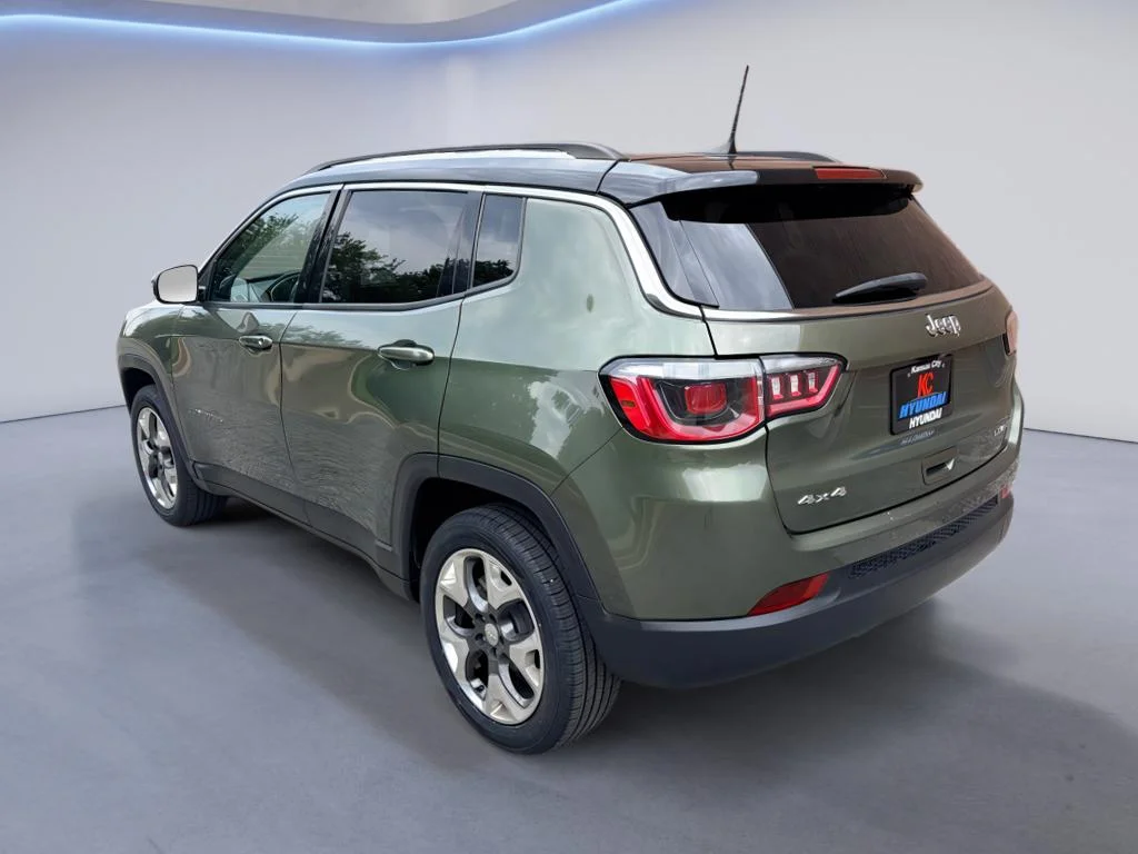 Used 2020 Olive Green Pearlcoat Jeep Limited image 3