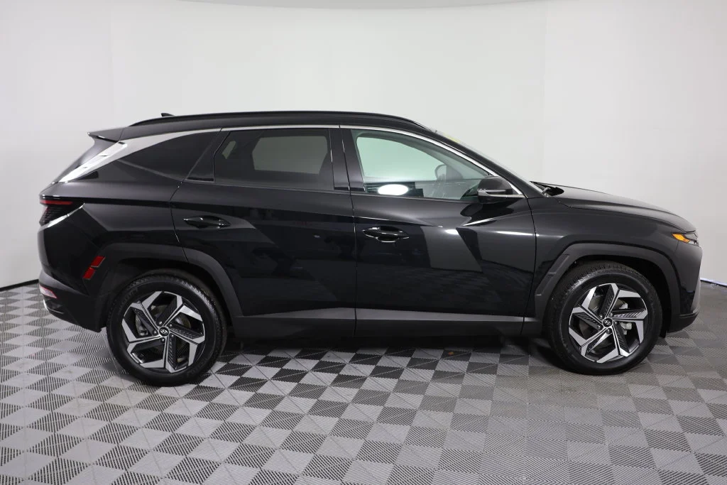 Used 2024 Black Pearl Hyundai Limited image 9