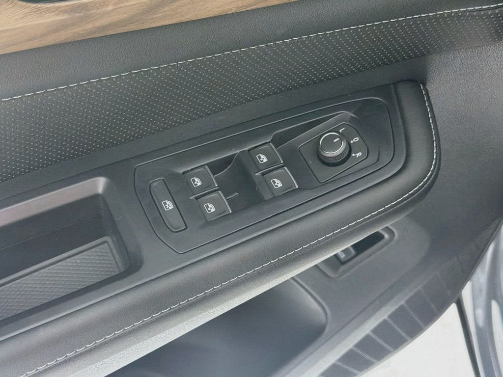 New 2026 Pure Gray Volkswagen 2.0T SE w/Technology 4MOTION image 17
