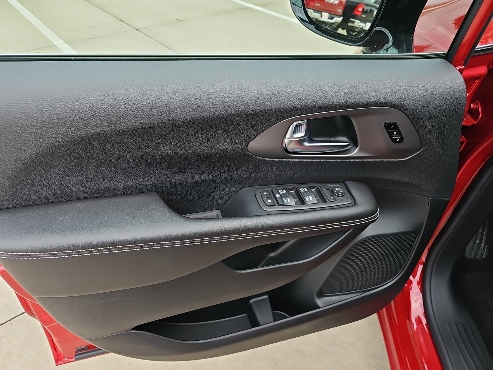 New 2027 Red Hot Pearlcoat Chrysler Select image 17