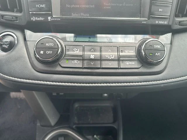 Used 2018 Silver Toyota XLE image 38