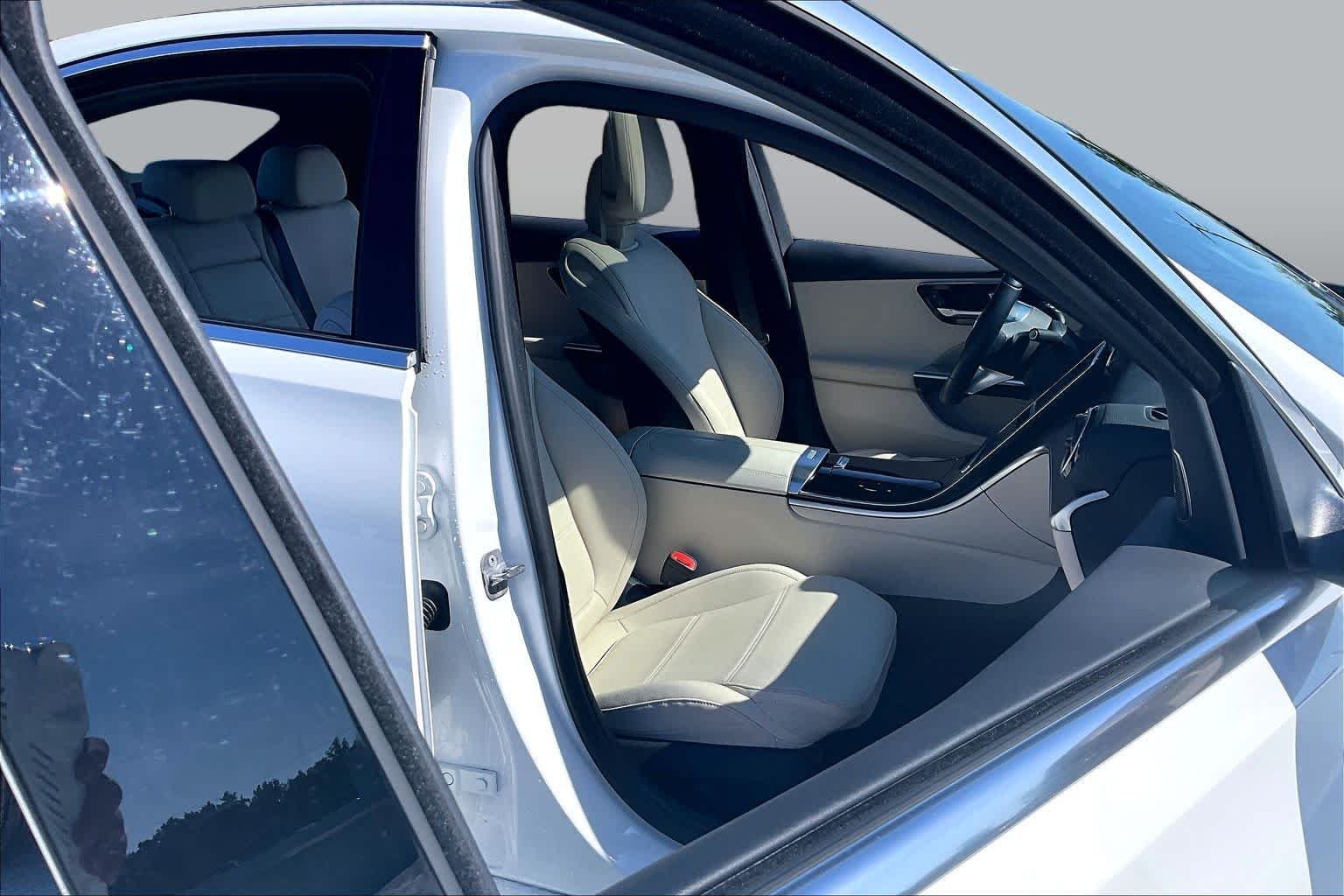 Used 2024 MANUFAKTUR Moonlight White Metallic Mercedes-Benz C 300 image 9