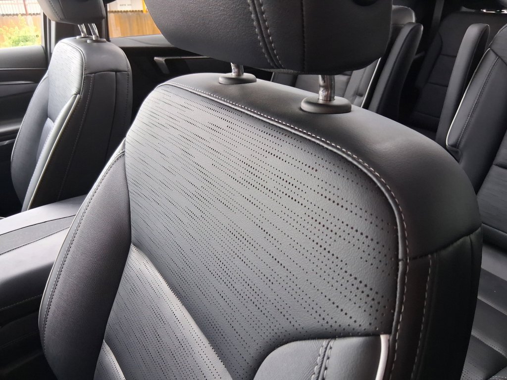 Used 2025 Ebony Twilight Metallic Buick Sport Touring image 19