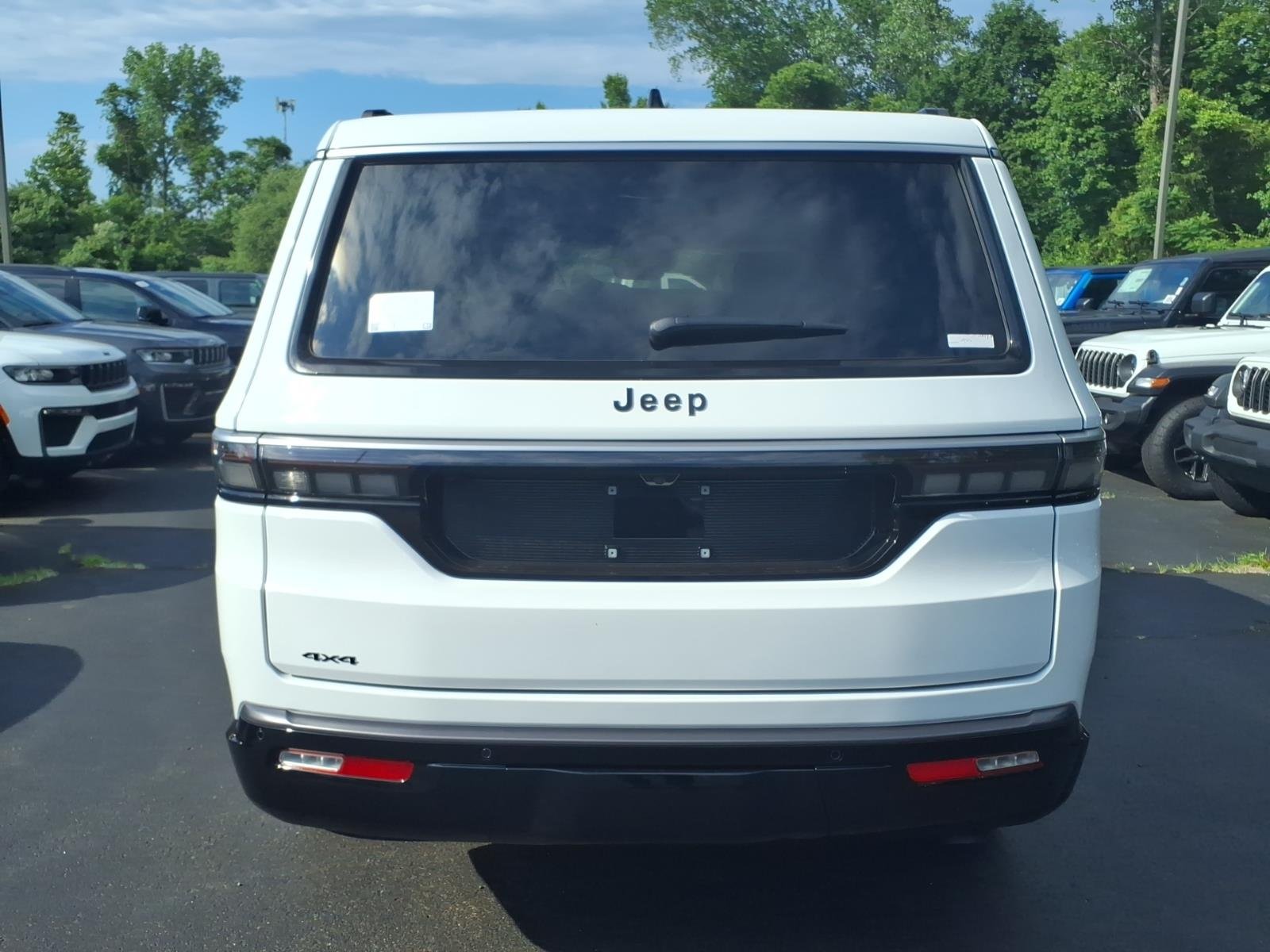 New 2026 Bright White Clear-Coat Exterior Paint Jeep  image 5