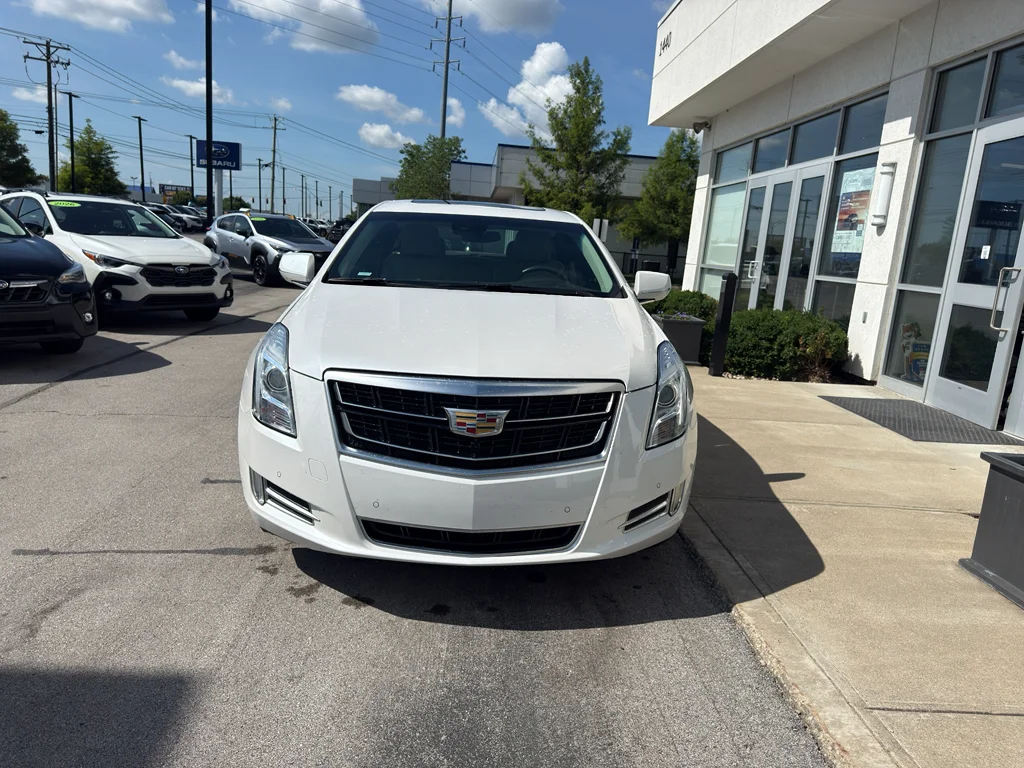 Used 2016 CRYSTAL WHITE TRICOAT Cadillac Luxury Collection image 8