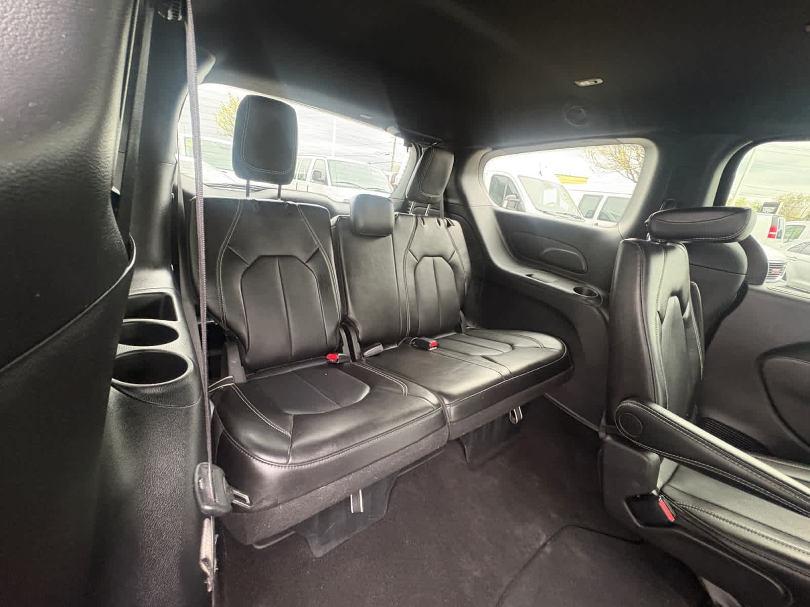 Used 2025 Diamond Black Crystal Pearlcoat Chrysler Select image 26