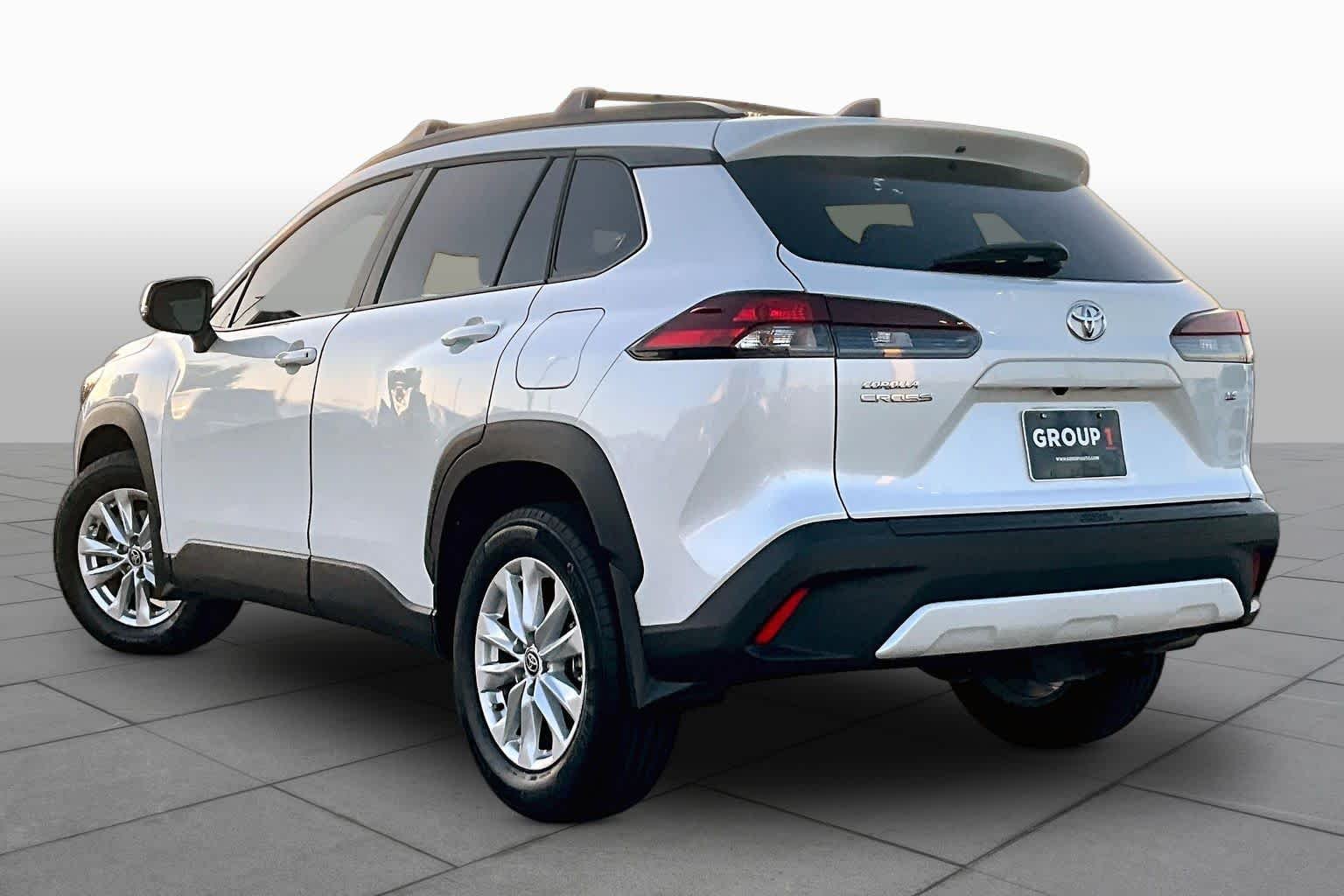 Used 2026 Wind Chill Pearl Toyota LE image 12