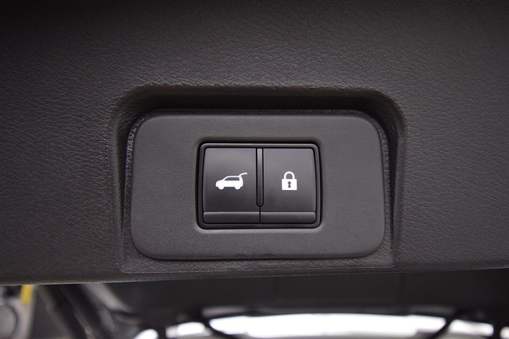 Used 2025 Everest White Pearl Nissan SV image 34