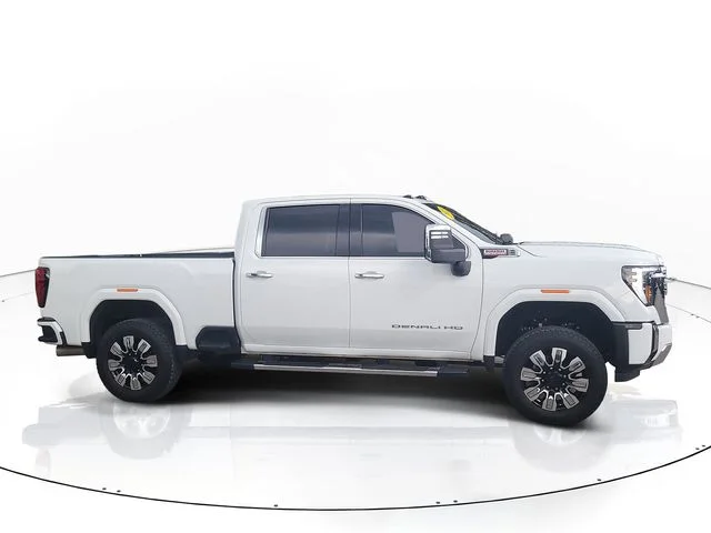 Used 2025 White GMC Denali image 4