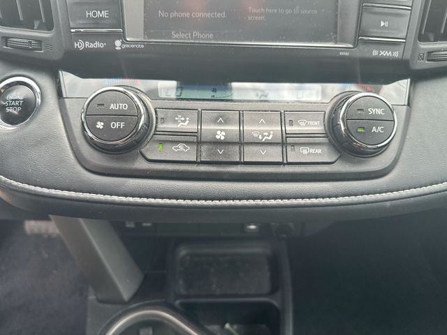 Used 2018 Silver Toyota XLE image 38