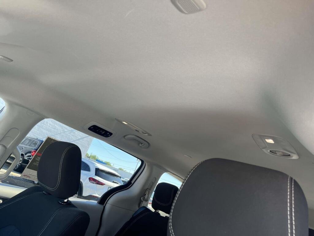 Used 2023 Bright White Clearcoat Chrysler LX image 5