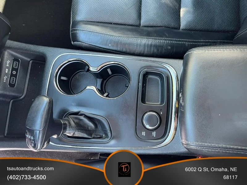 Used 2019 White Dodge R/T Sport Utility 4D image 19