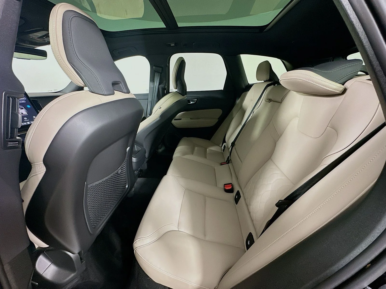 2026 Volvo XC60 Plus - Photo 37