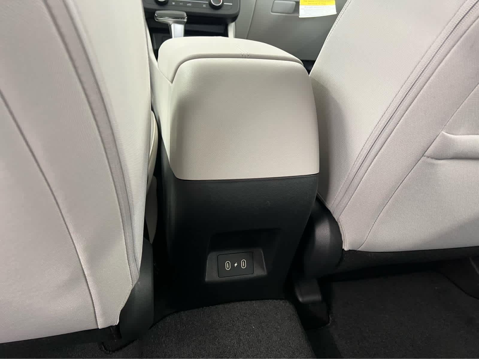 Used 2025 Shimmering Silver Hyundai SE image 30