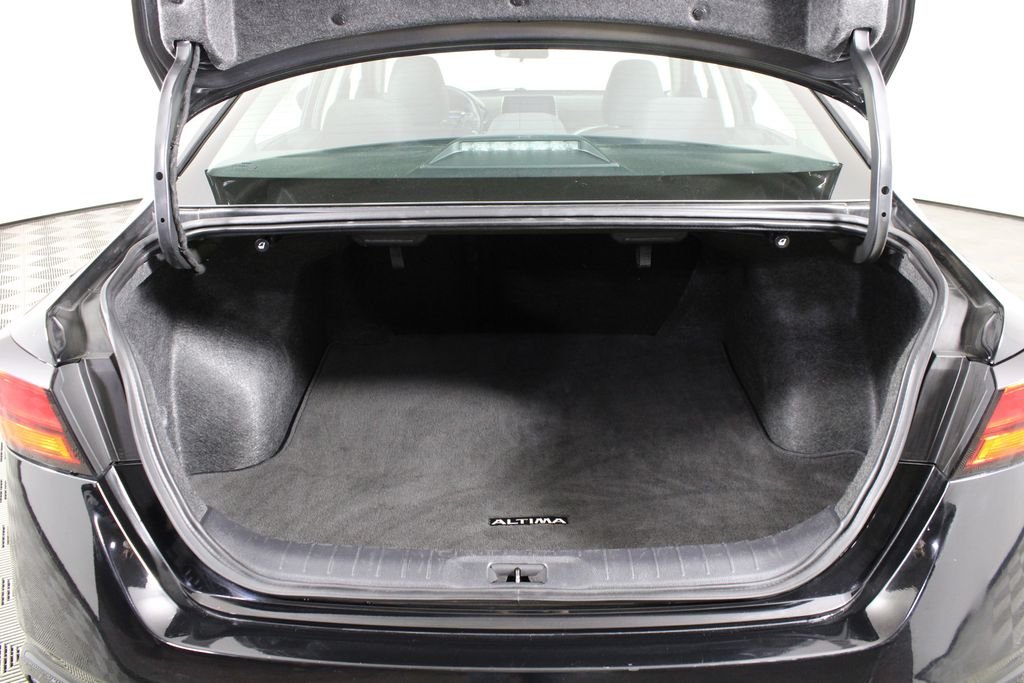 Used 2025 Black Nissan 2.5 SV image 7