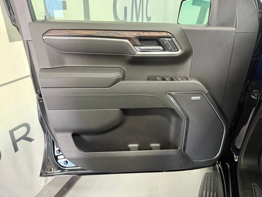 New 2026 Onyx Black GMC SLT image 9