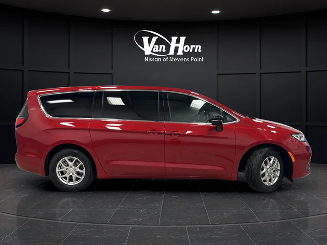 New 2026 Red Hot Pearl-Coat Exterior Paint Chrysler Select image 2