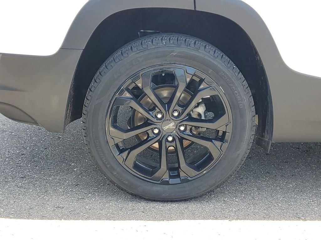 Used 2021 White GMC SLE image 5