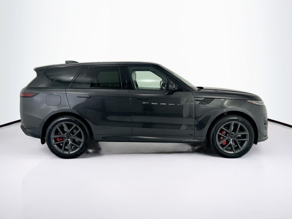New 2026 Carpathian Grey Land Rover Dynamic SE image 4