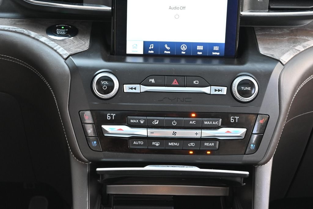 Used 2020 White Metallic Ford Platinum image 34