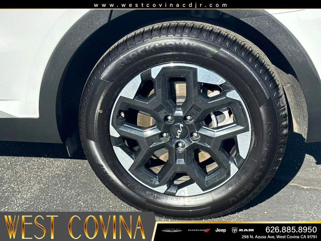 Used 2024 White Kia S image 17