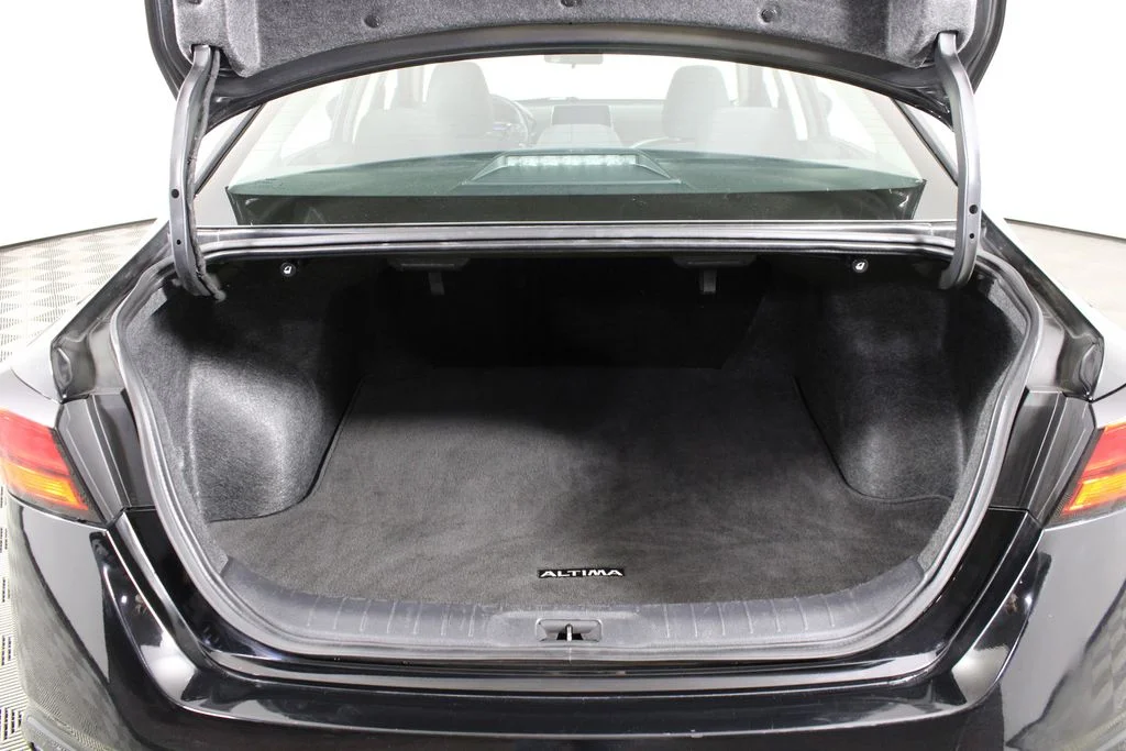 2025 Nissan Altima SV - Photo 7