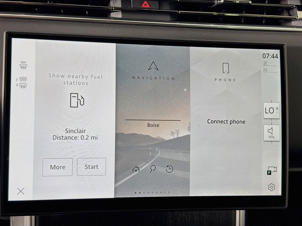 New 2026 Fuji White Land Rover SE image 16
