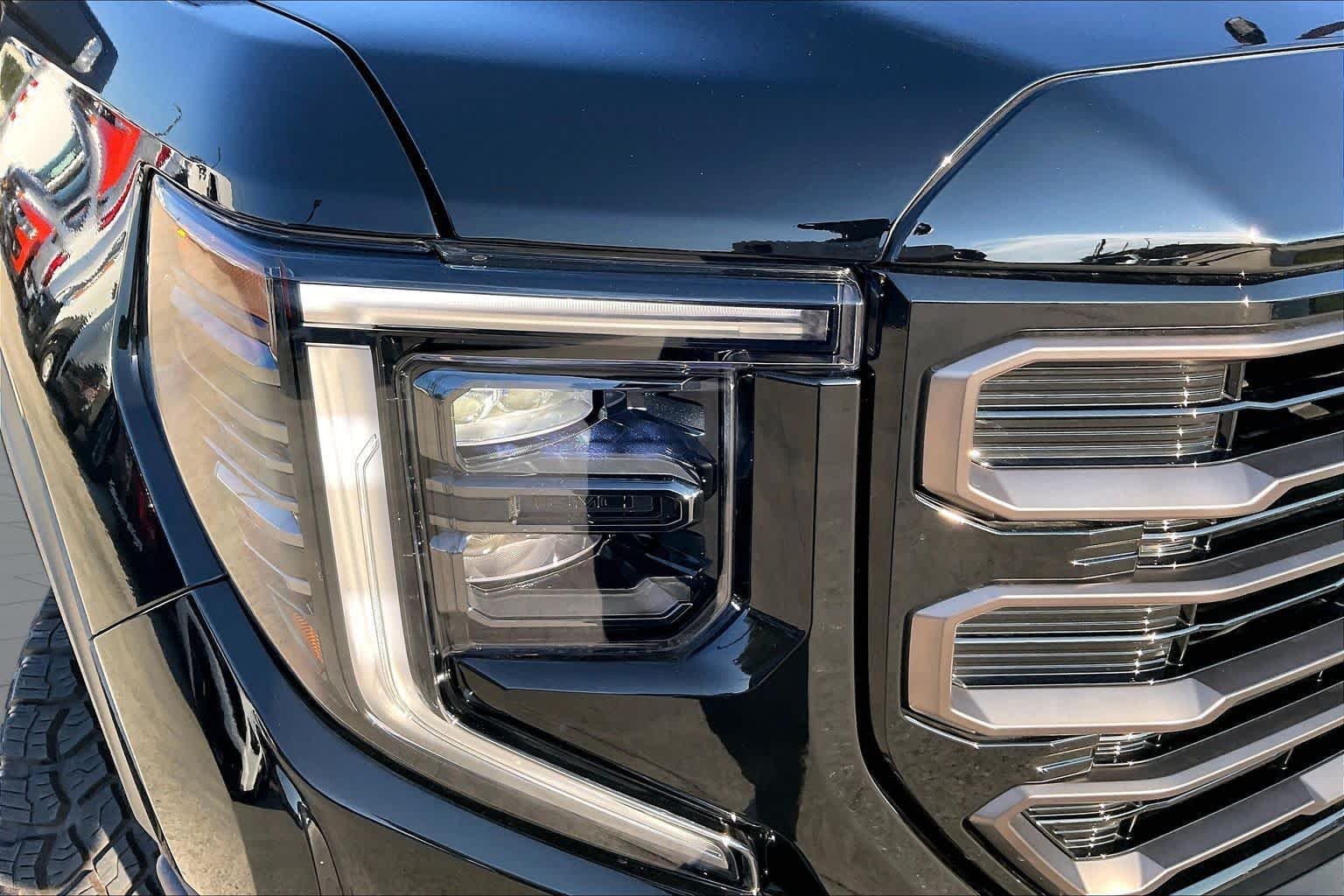 Used 2026 Onyx Black GMC AT4X image 27