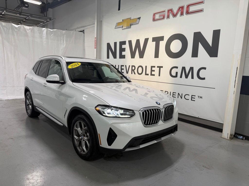 Used 2024 White BMW sDrive30i image 2
