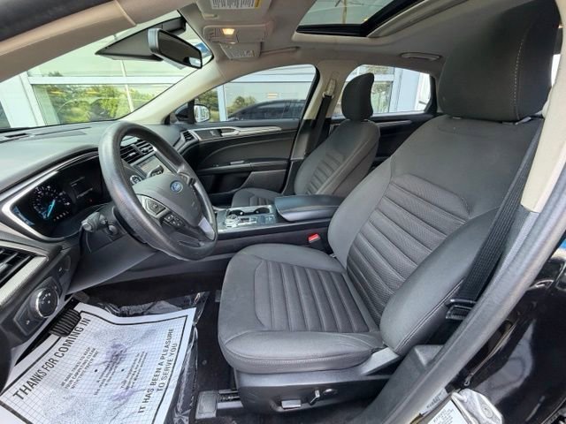 Used 2019 Black Ford SE image 32