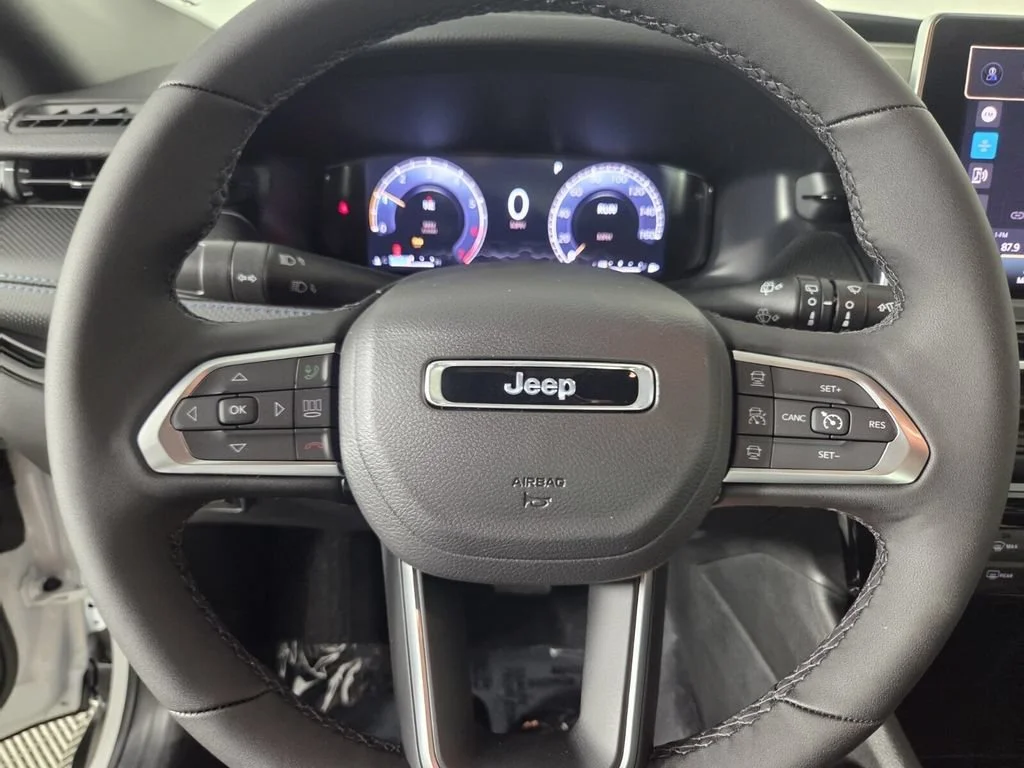 New 2026 Bright White Clear-Coat Exterior Paint Jeep Limited Altitude image 13