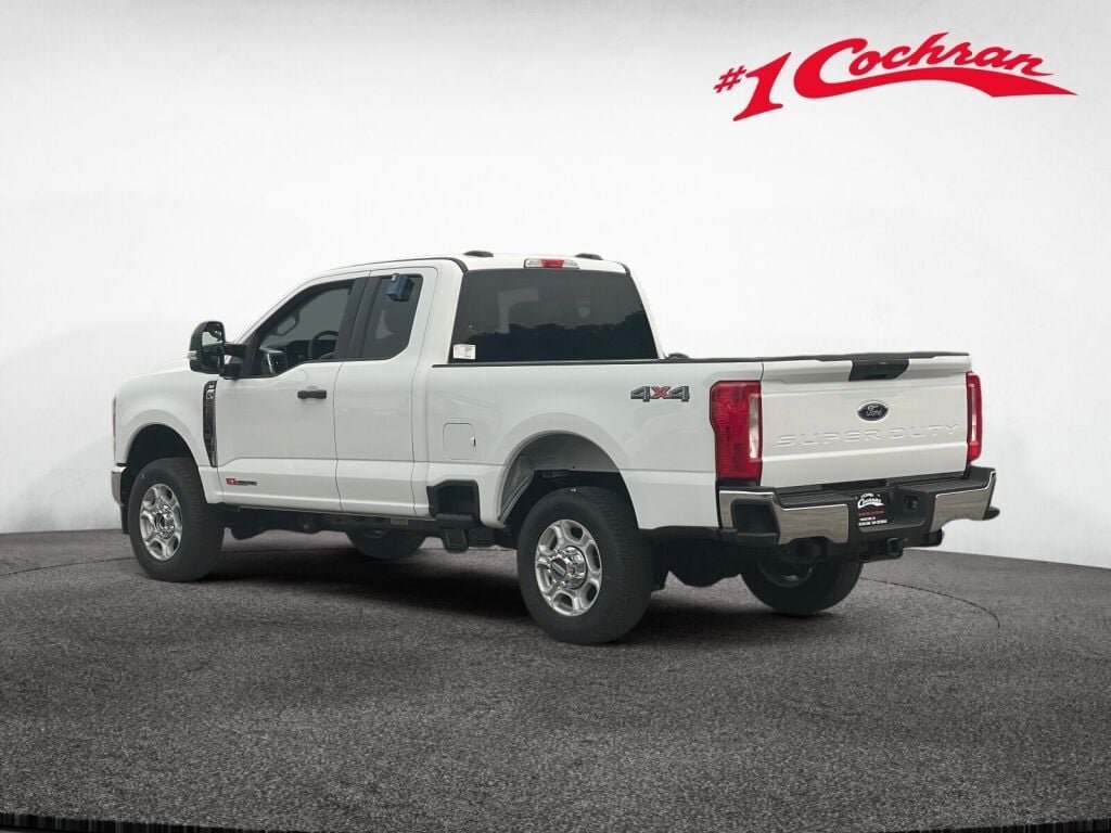 New 2026 Oxford White Ford XLT image 4