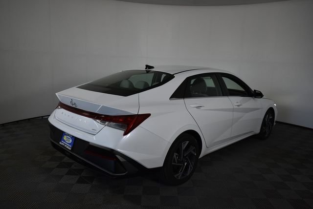 2025 Hyundai Elantra Limited - Photo 8