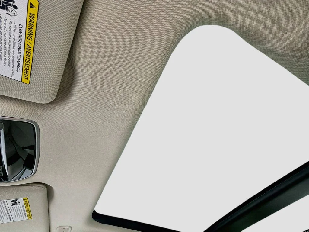 New 2027 Fuji White Land Rover SE image 23