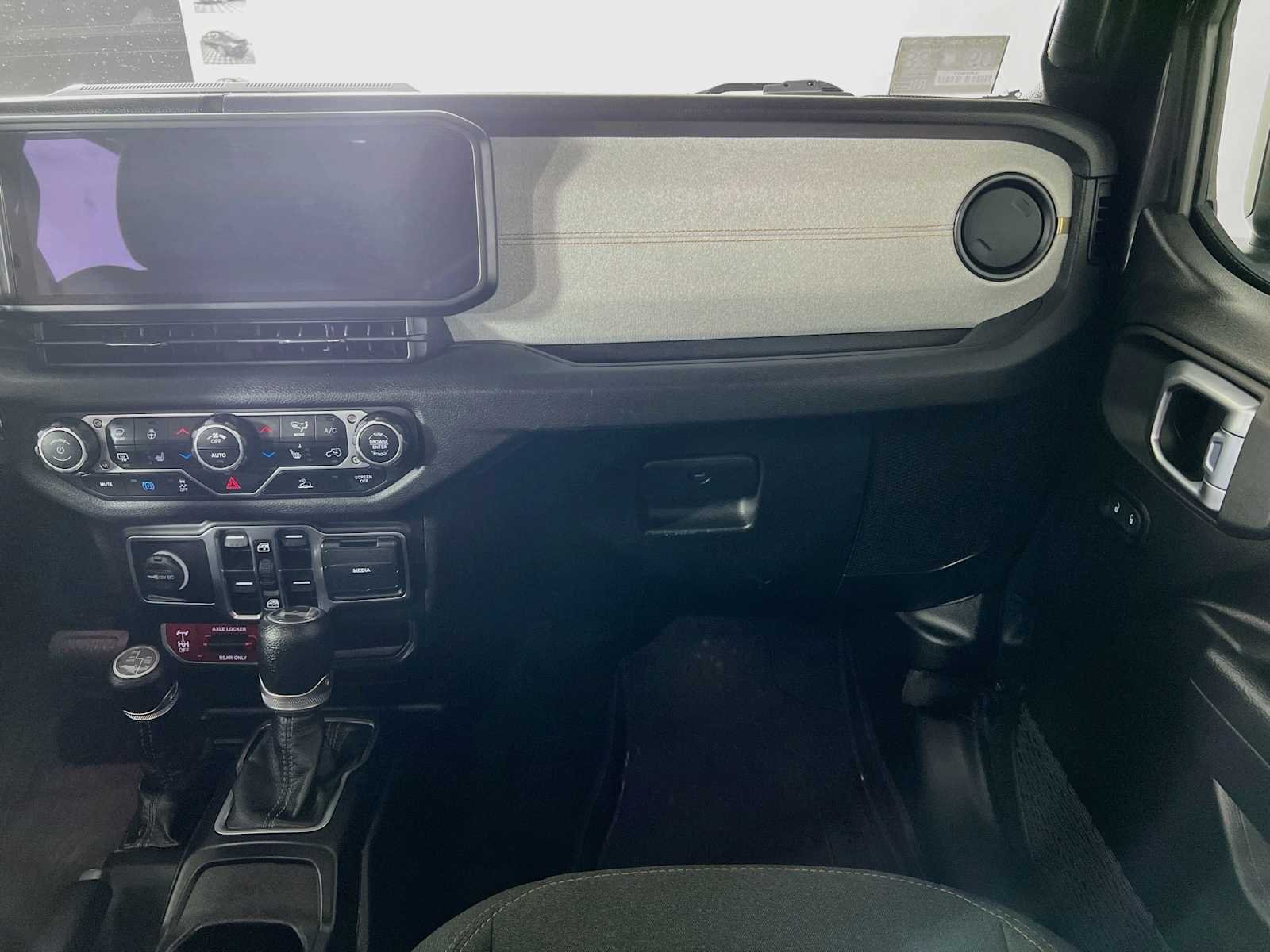 Used 2024 Granite Crystal Metallic Clearcoat Jeep Willys image 23