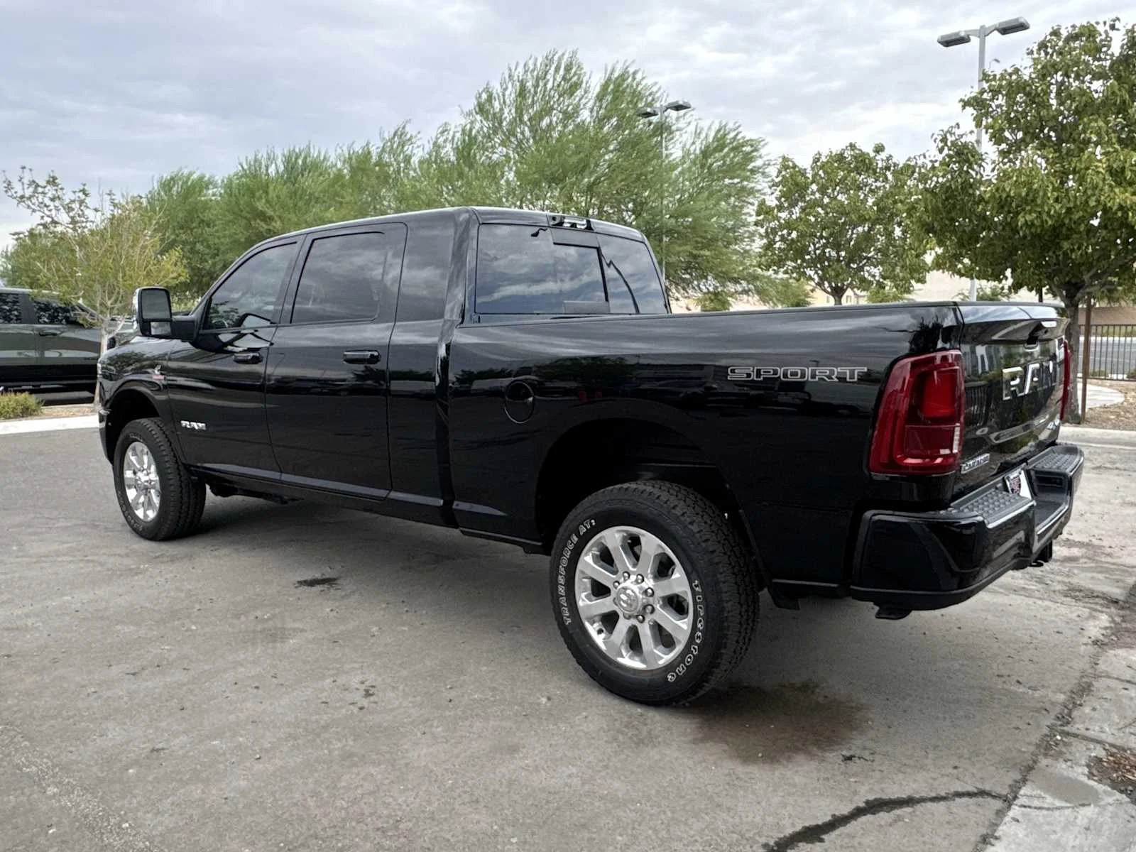New 2026 Diamond Black Crystal Pearl-Coat Exterior Paint RAM Laramie image 6