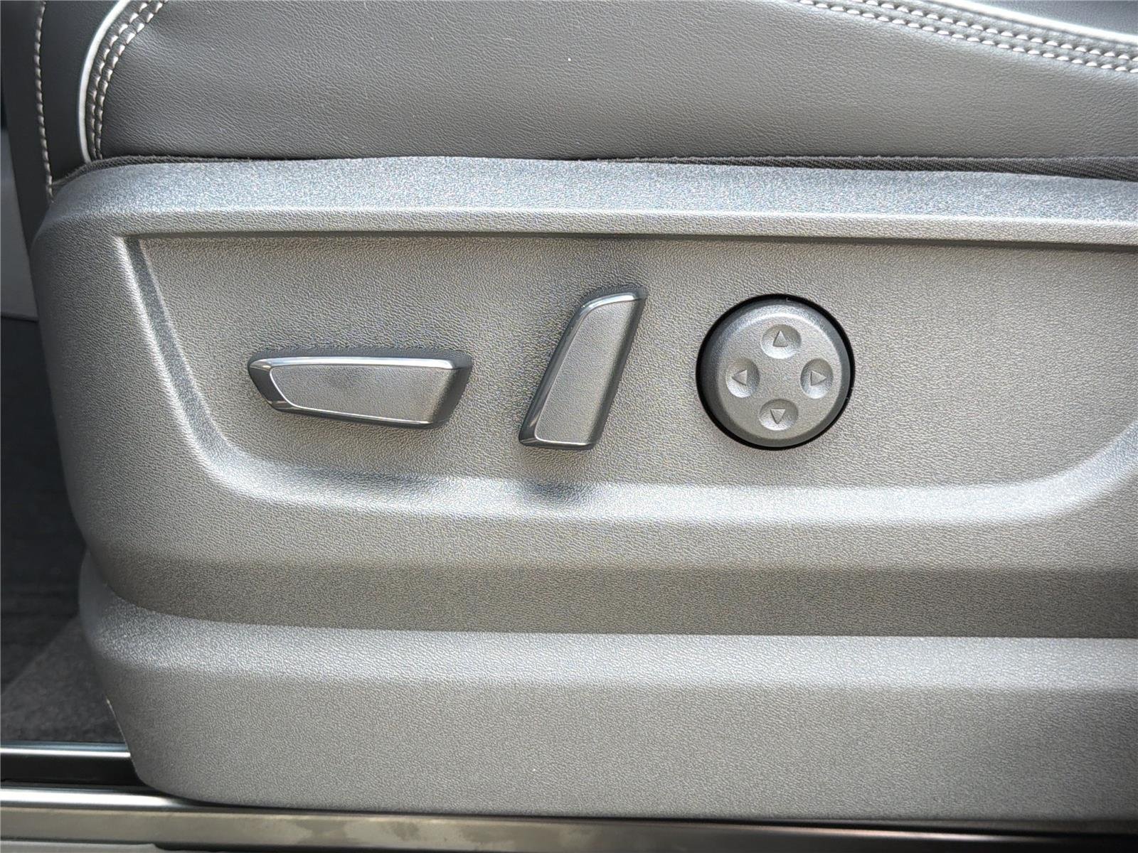 New 2026 BLACK OBSIDIAN INFINITI Luxe 4WD image 13