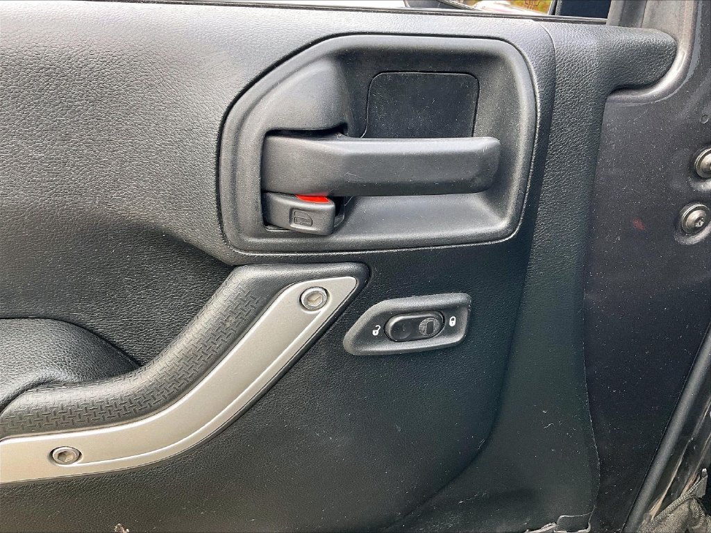 Used 2017 Granite Crystal Metallic Clearcoat Jeep Sahara image 32