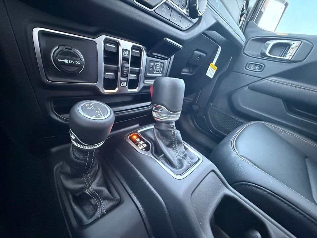 2025 Jeep Wrangler 4-Door Sahara - Photo 22