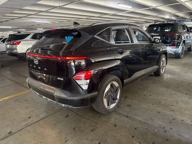 Used 2024 Black Hyundai SEL image 3