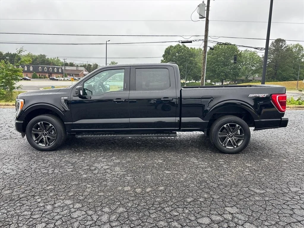 Used 2022 Black Ford XLT image 4