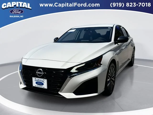 Used 2025 White Nissan 2.5 SV image 1
