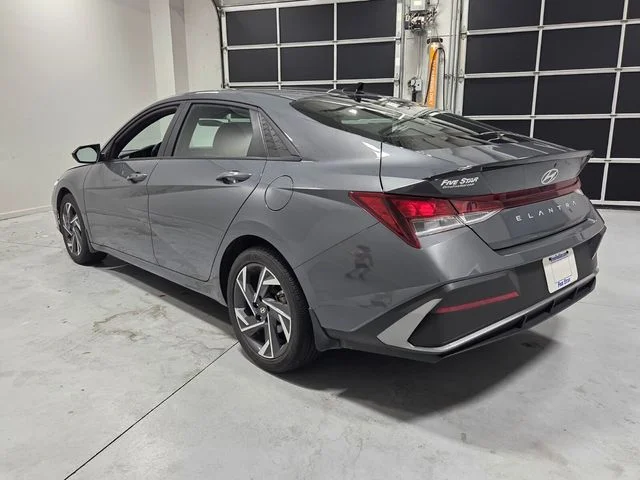 Used 2025 Gray Hyundai SEL Sport image 9