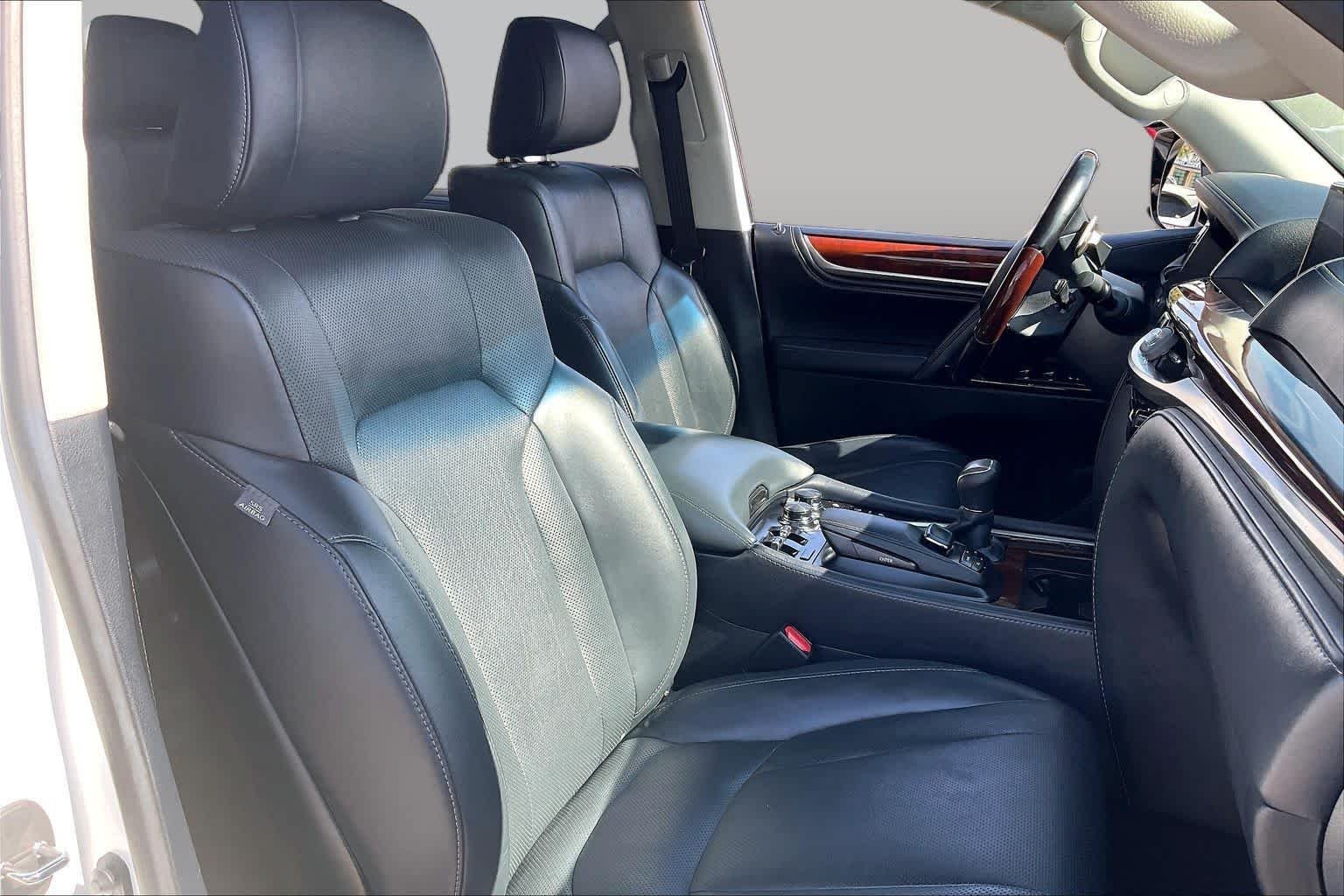Used 2021 Eminent White Pearl Lexus  image 9